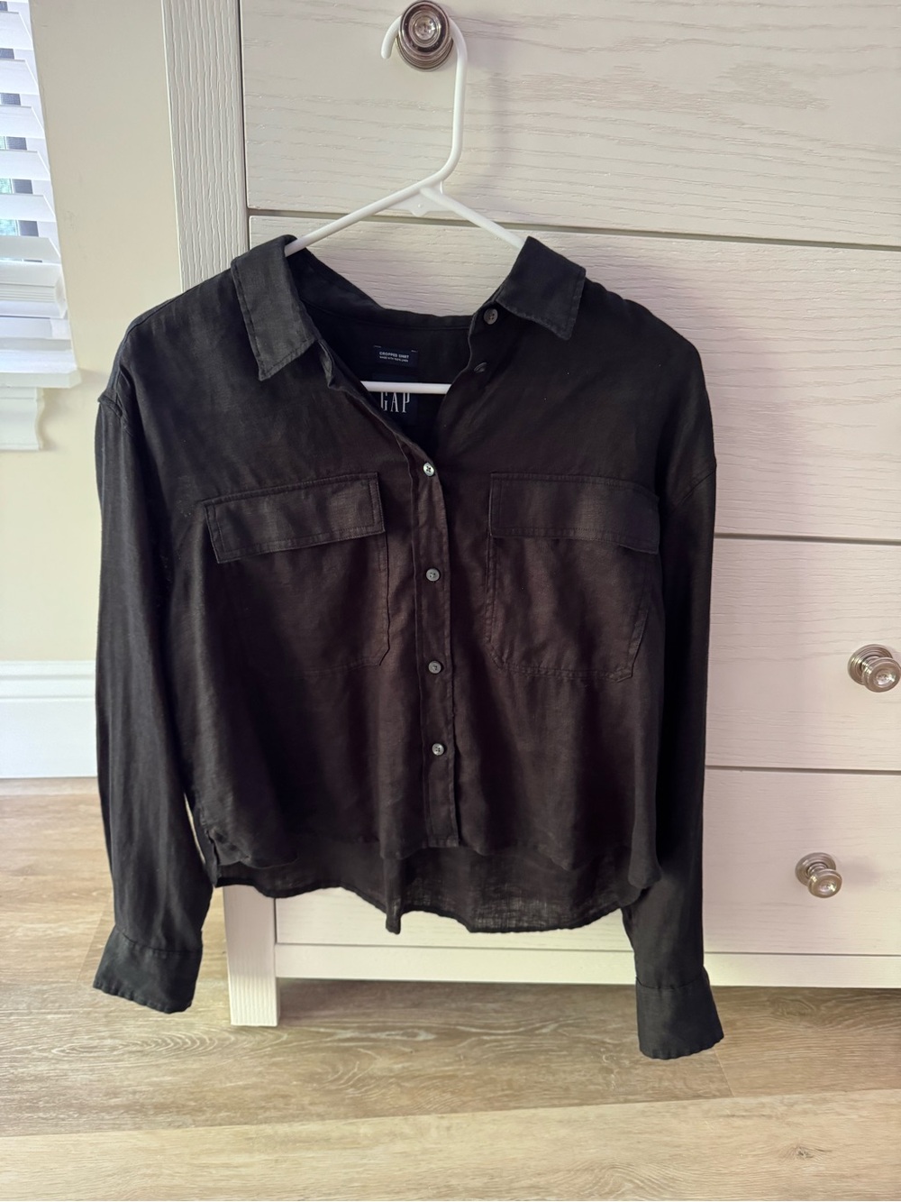 NEVER WORN BLACK CROPPED LINEN TOP